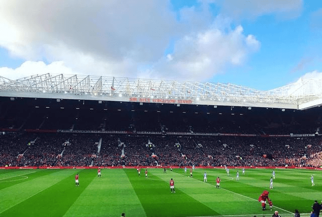 包含赛前社区盾传出新动向，勒沃库森官宣签约，管理层表态——压力陡增，轮换策略成焦点的词条